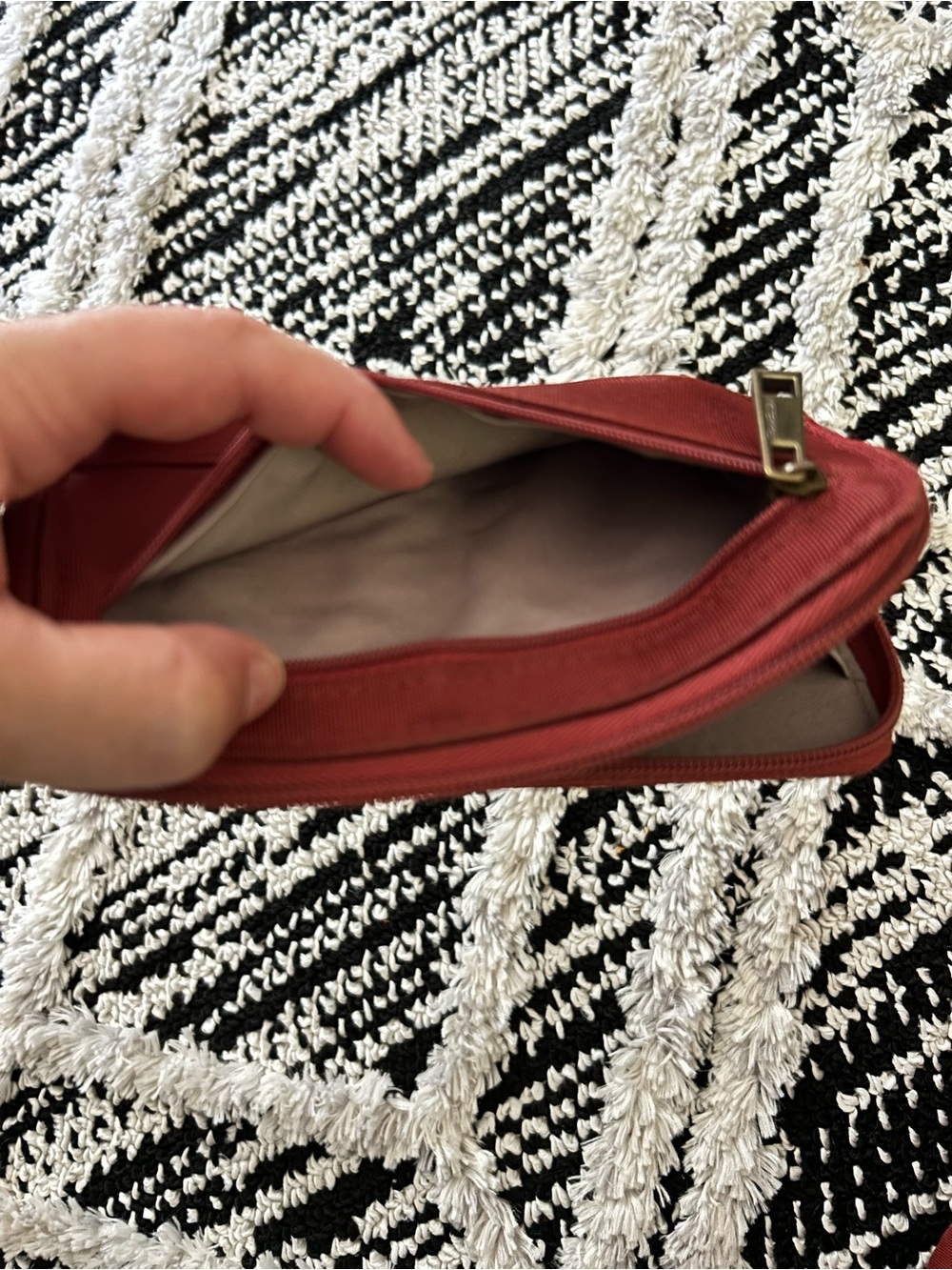 Travelon maroon hobo bag purse with internal rfid protector pocket - Picture 9 of 10